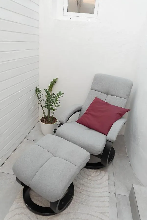 Skolska Winter Terrace Apartment Прага